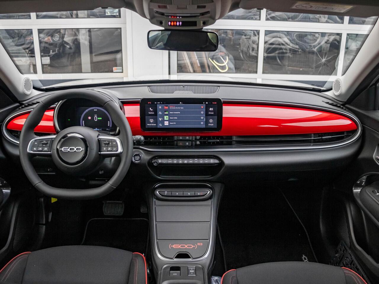 Fiat 600 600e RED 54 kWh | 17% Bijtelling | Gratis Wallbox |