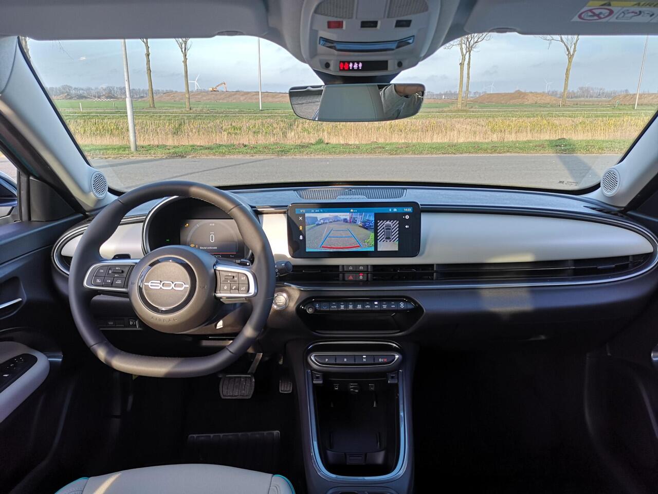 Fiat 600 1.2 Hybrid La Prima 136 PK | Full option | Camera | Adaptive cruise | Carplay | LED koplampen | Massagestoel | Lederen bekleding