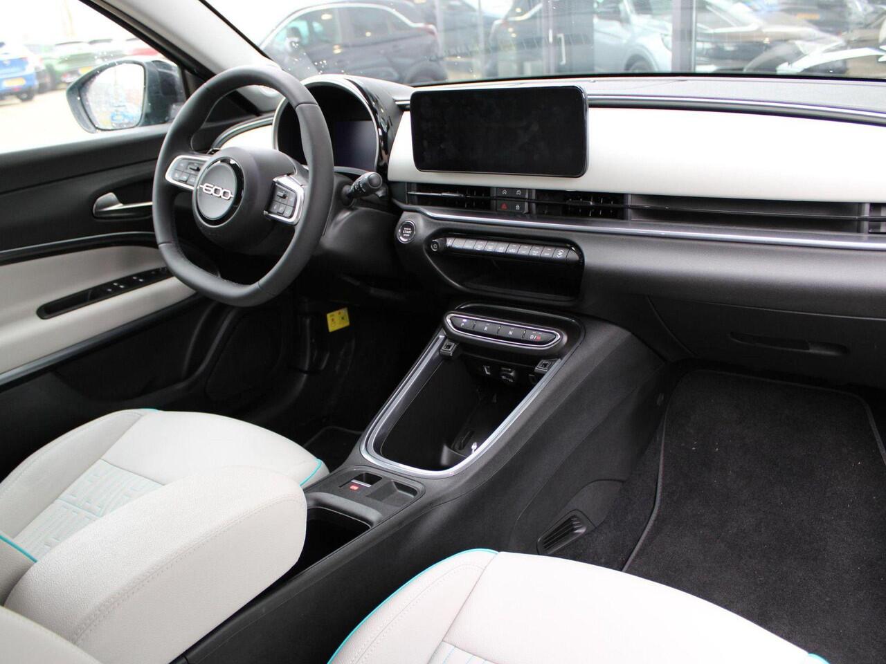 Fiat 600 1.2 Hybrid La Prima VOORRAAD KORTING