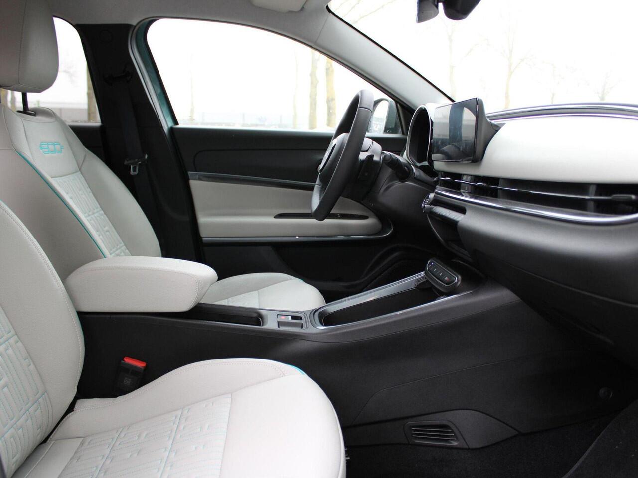 Fiat 600 1.2 Hybrid La Prima VOORRAAD KORTING