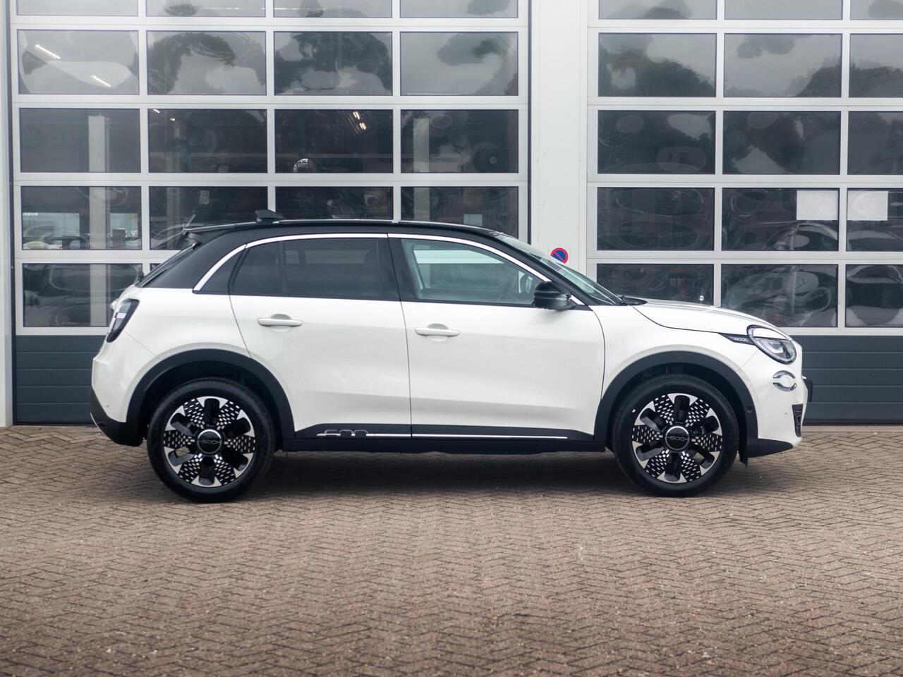 Fiat 600 1.2 Hybrid La Prima | Full Option | Bicolore | Uit voorraad leverbaar !