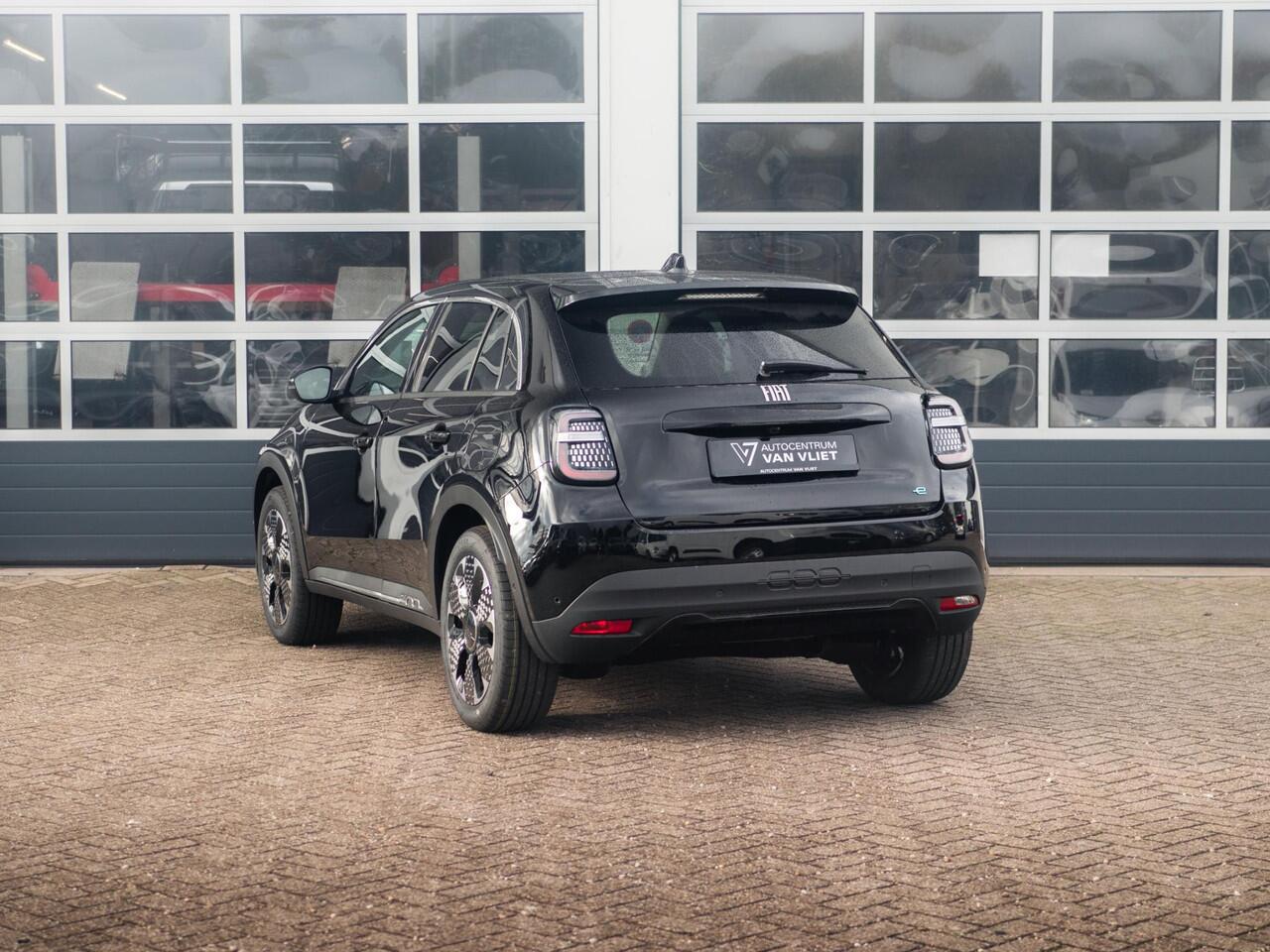 Fiat 600 600e La Prima 54 kWh | Carplay | Elek. Stoel | Stoelverwarming | Keyless | LED | Clima