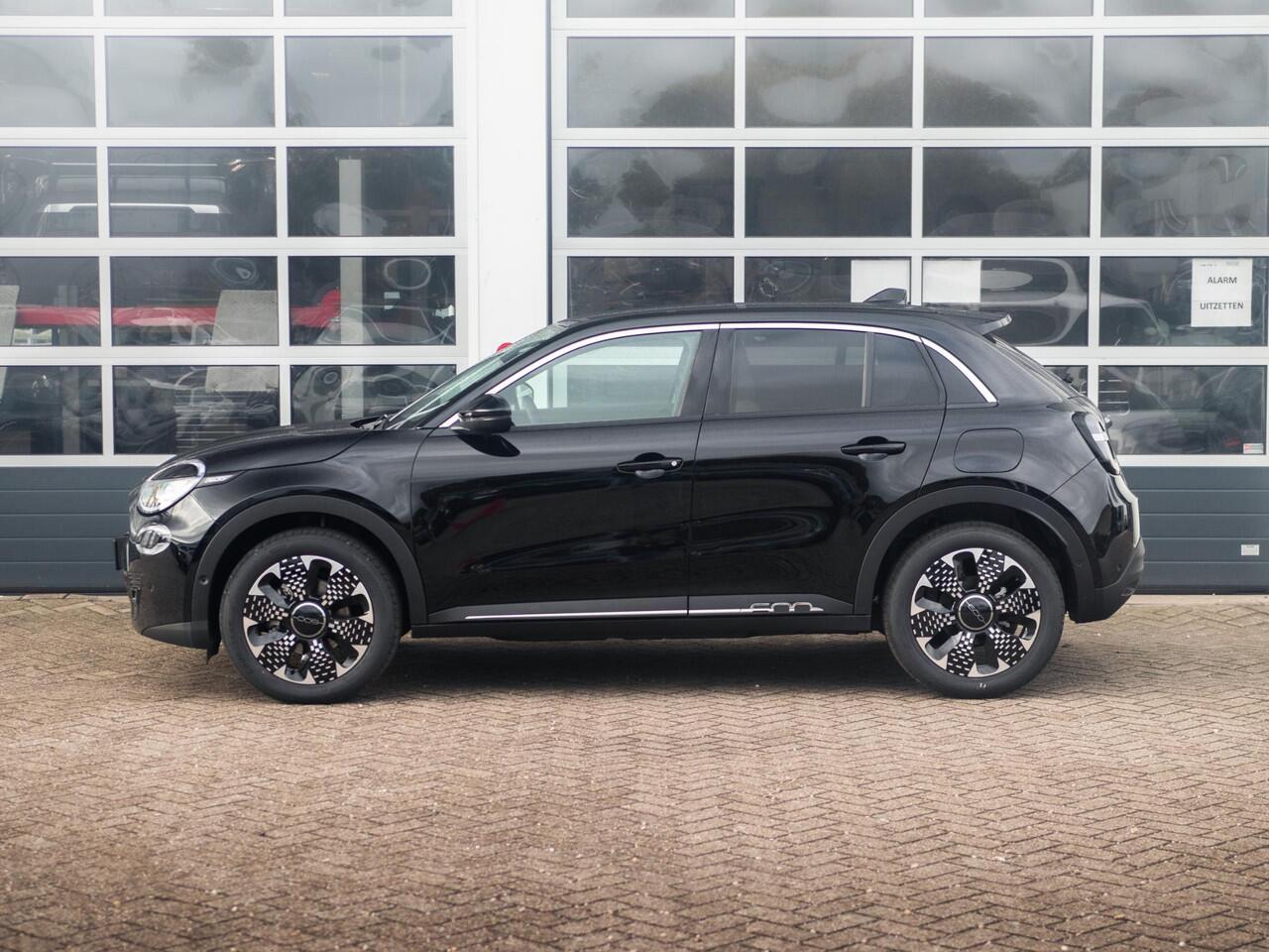 Fiat 600 600e La Prima 54 kWh | Carplay | Elek. Stoel | Stoelverwarming | Keyless | LED | Clima