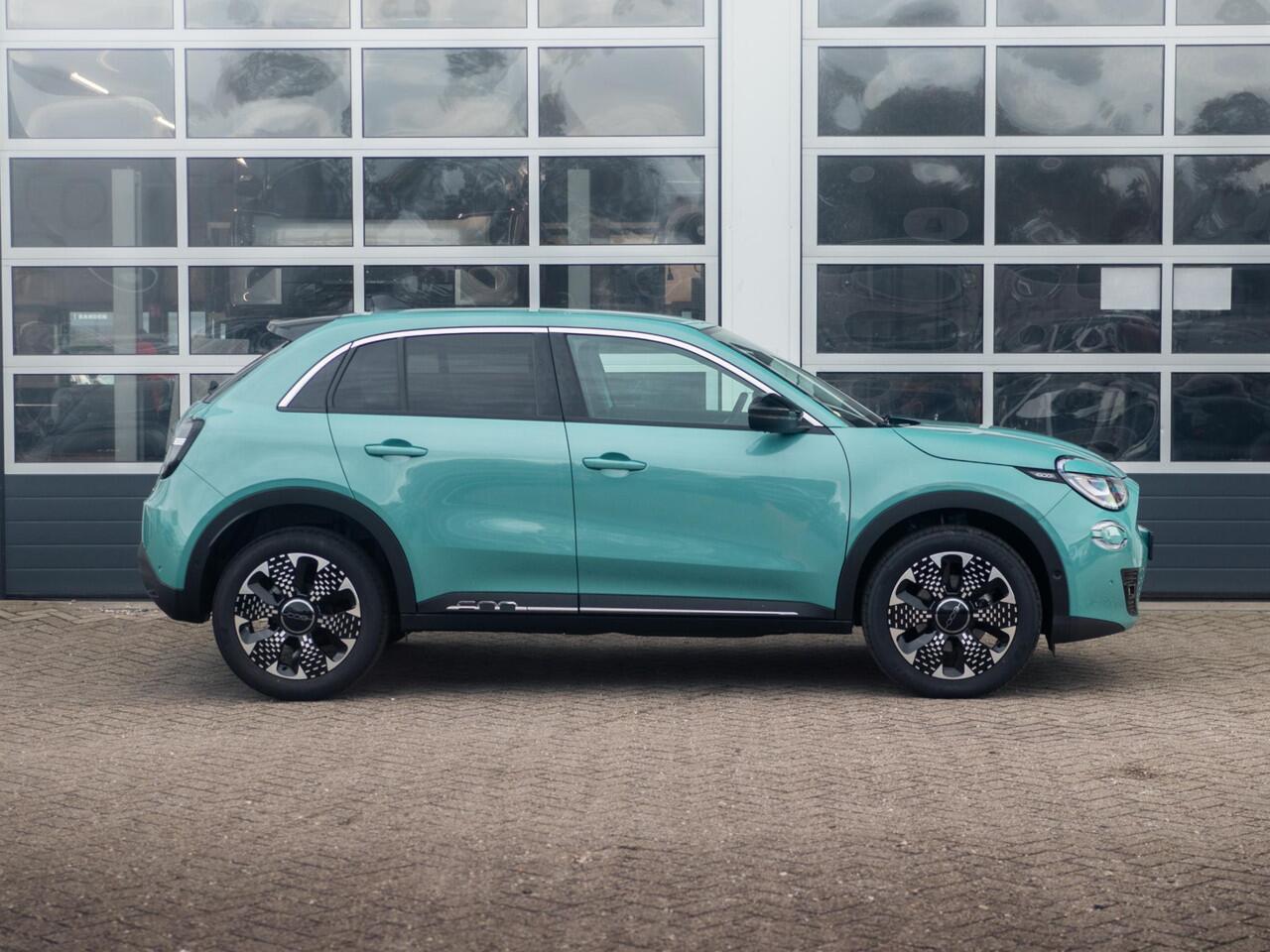 Fiat 600 1.2 Hybrid La Prima | Clima | Adapt. Cruise | Camera | BSM | 18" | Stoelverwarming | Apple Carplay | Elektr. A-Klep