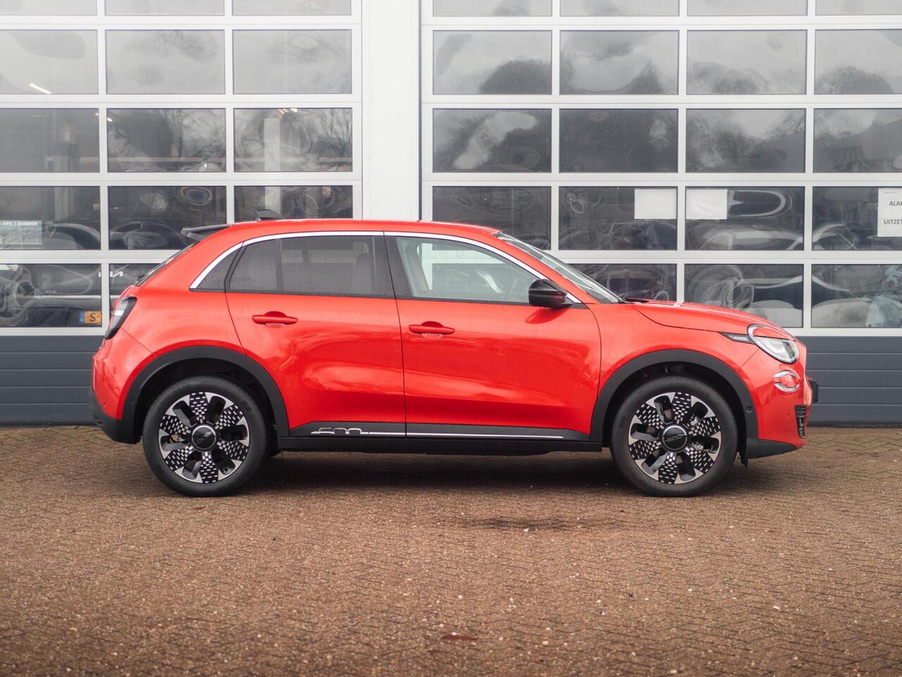 Fiat 600 600e La Prima 54 kWh | 17% Bijtelling | Carplay | Elek. Stoel | Stoelverwarming | Keyless | LED | Clima