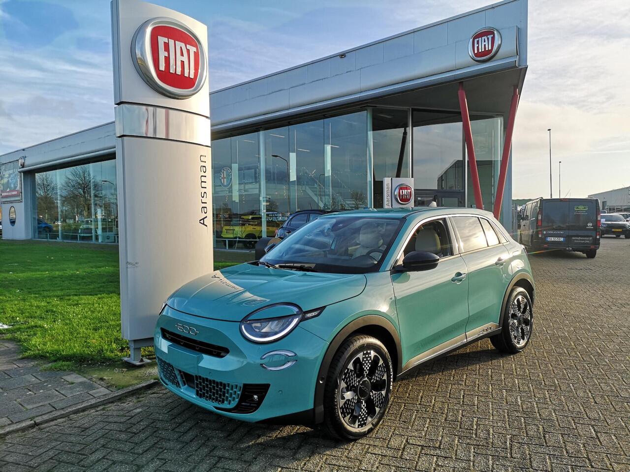 Fiat 600 1.2 Hybrid La Prima 136 PK | Full option | Camera | Adaptive cruise | Carplay | LED koplampen | Massagestoel | Lederen bekleding