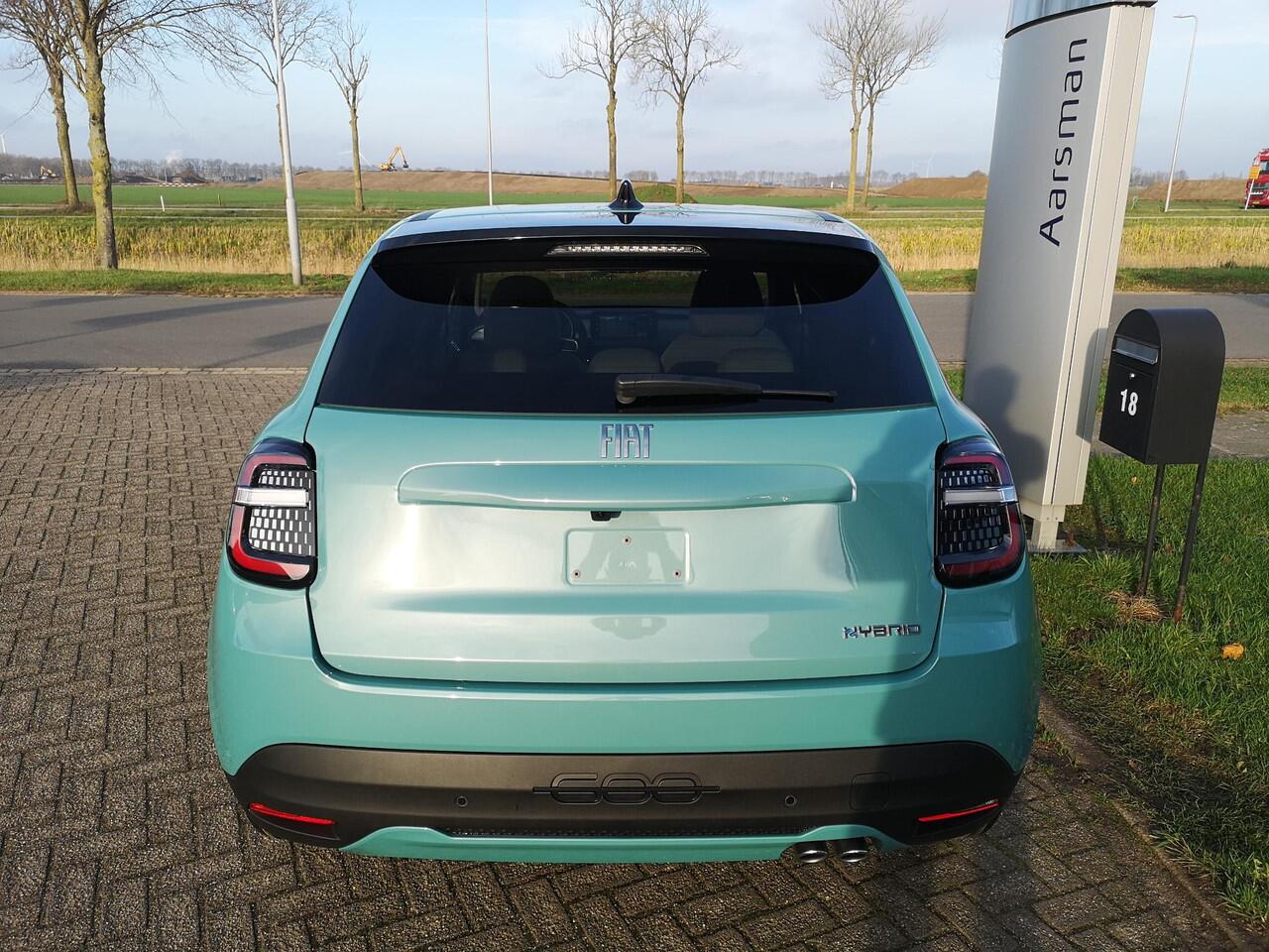 Fiat 600 1.2 Hybrid La Prima 136 PK | Full option | Camera | Adaptive cruise | Carplay | LED koplampen | Massagestoel | Lederen bekleding