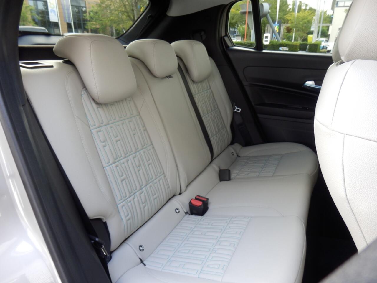 Fiat 600 136 pk. Hybride | La prima | 360 camera | Massage stoel |