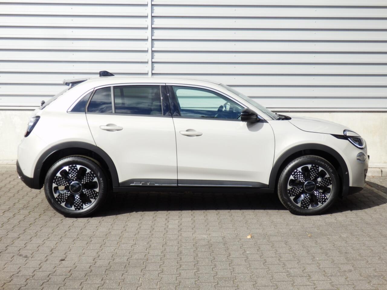 Fiat 600 136 pk. Hybride | La prima | 360 camera | Massage stoel |