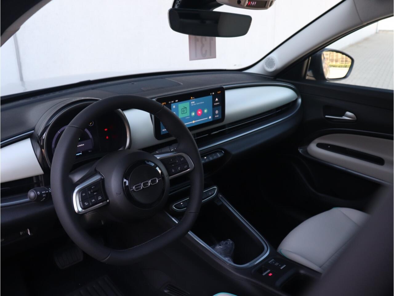 Fiat 600 600e La Prima 54 kWh | Navi | Camera | Carplay | 18"