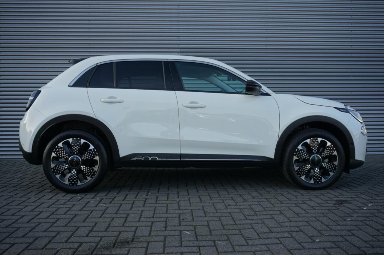 Fiat 600 1.2 Hybrid La Prima Automaat LEDER | CLIMA | MEEST LUXE!