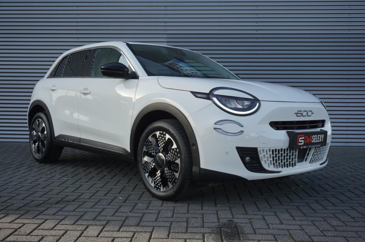 Fiat 600 1.2 Hybrid La Prima Automaat LEDER | CLIMA | MEEST LUXE!