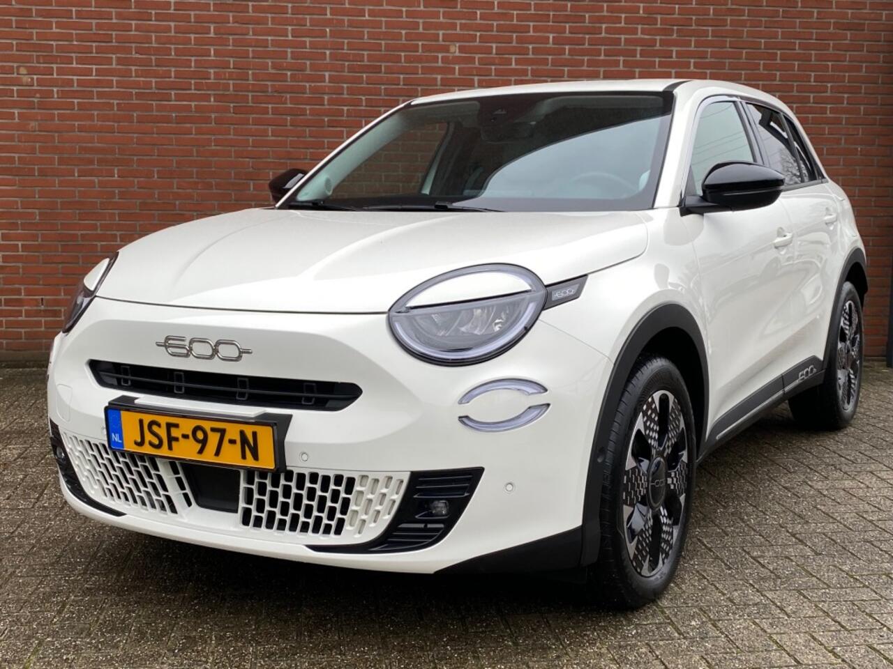 Fiat 600 1.2 HYBRID LA PRIMA NAV ADAP-CRUISE CAMERA STOELVW CARPLAY LMV