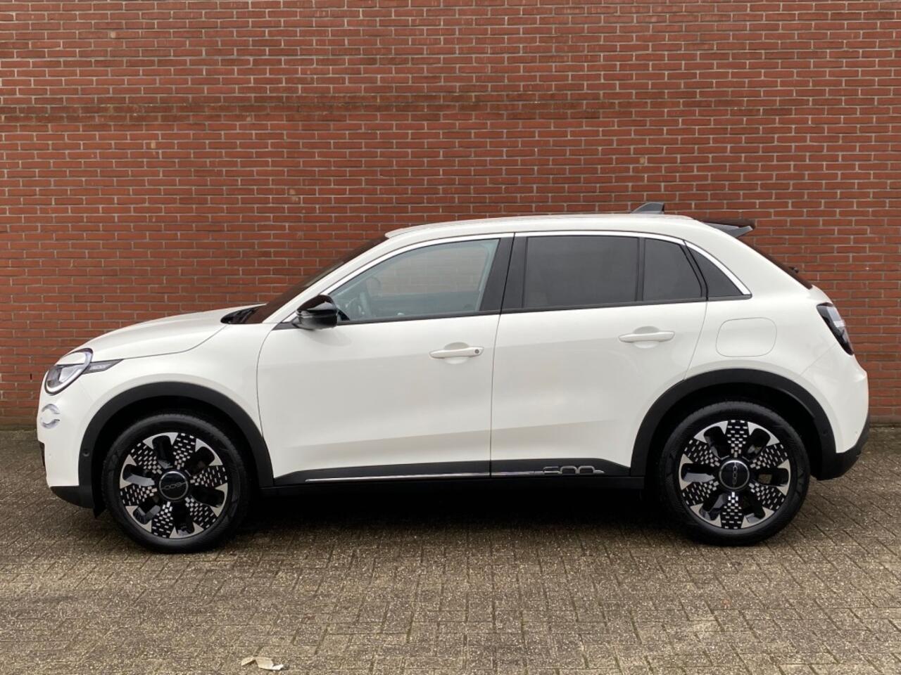 Fiat 600 1.2 HYBRID LA PRIMA NAV ADAP-CRUISE CAMERA STOELVW CARPLAY LMV