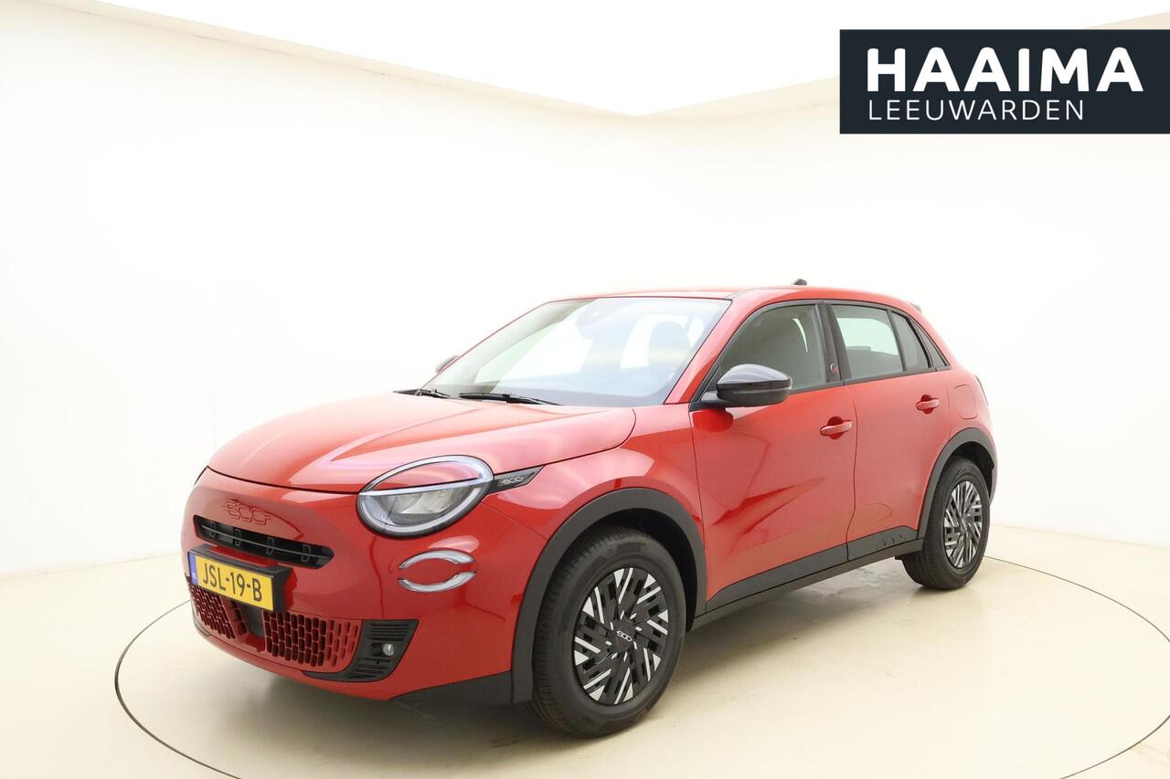 Fiat 600 600e RED 54 kWh | NIEUW | RUIM ¤ 10.000 REGISTRATIEVOORDEEL! | Climate control | DAB Radio | Keyless start | Hoge instap | Parkeersensoren | Snel rijden