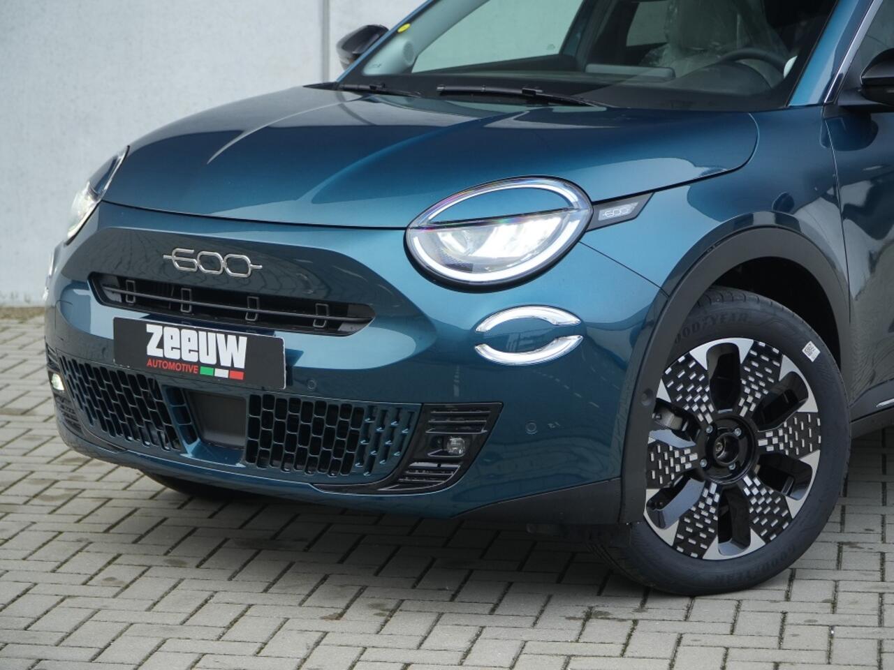 Fiat 600 1.2 Hybrid 110 PK La Prima | Navi | Camera | Carplay | Leder