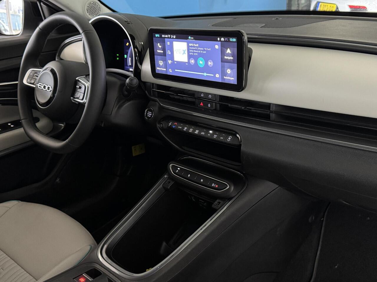 Fiat 600 1.2 Hybrid La Prima | Leer | ACC | Stoelverwarming | Massage | Clima | Camera | Navi | Elektrische achterklep | ( Vestiging - Nieuwegein )