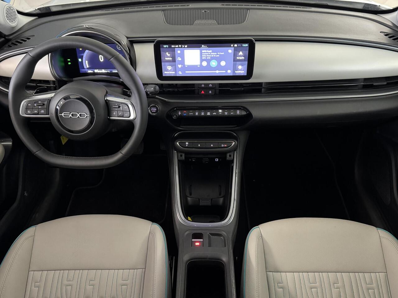 Fiat 600 1.2 Hybrid La Prima | Leer | ACC | Stoelverwarming | Massage | Clima | Camera | Navi | Elektrische achterklep | ( Vestiging - Nieuwegein )