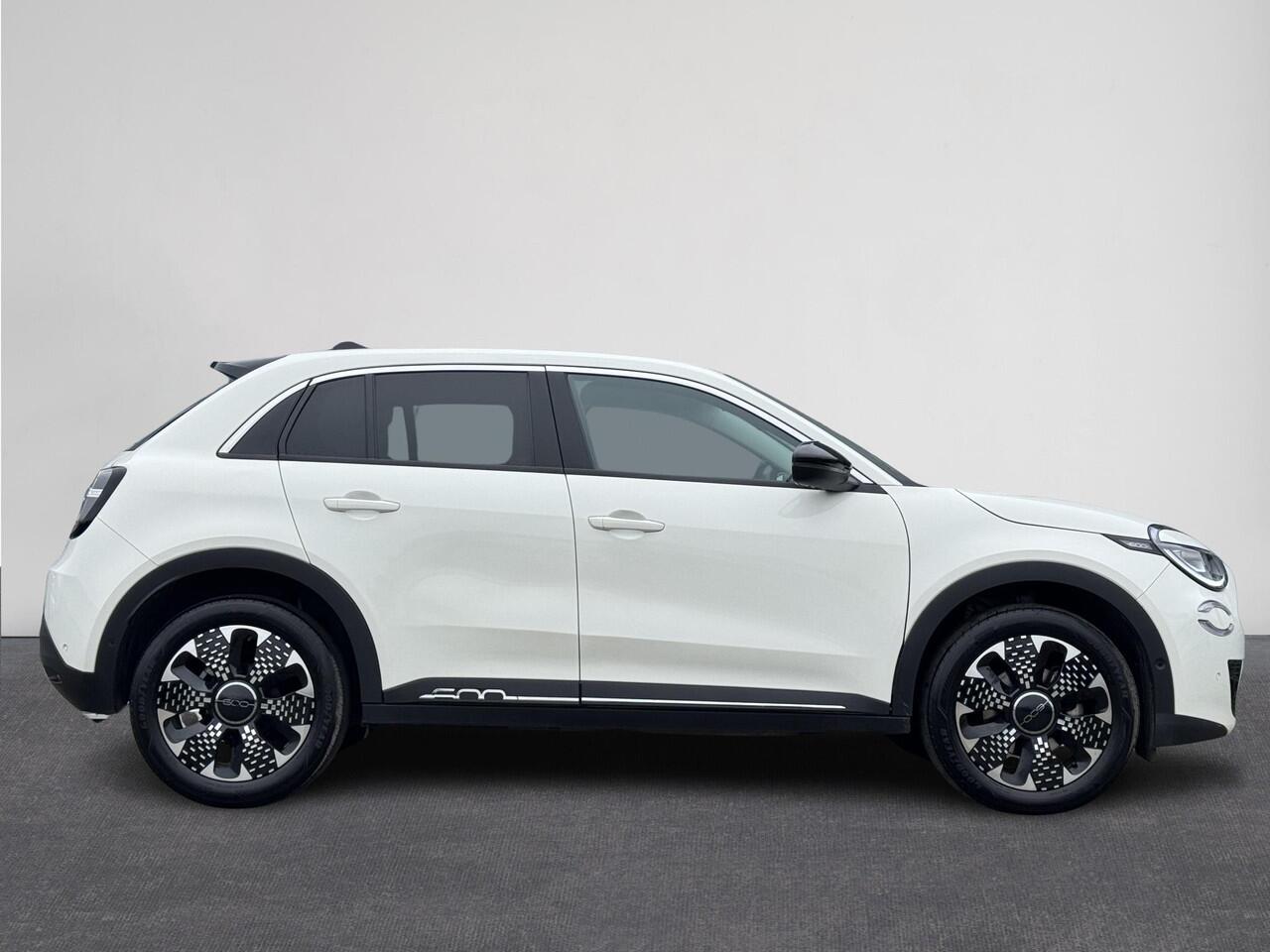 Fiat 600 1.2 Hybrid La Prima | Leer | ACC | Stoelverwarming | Massage | Clima | Camera | Navi | Elektrische achterklep | ( Vestiging - Nieuwegein )