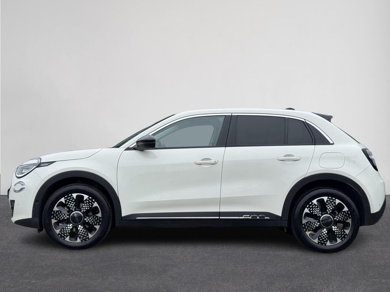 Fiat 600 1.2 Hybrid La Prima | Leer | ACC | Stoelverwarming | Massage | Clima | Camera | Navi | Elektrische achterklep | ( Vestiging - Nieuwegein )