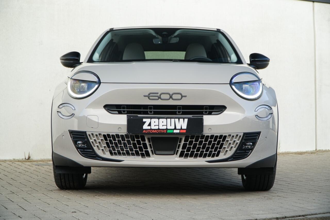Fiat 600 1.2 Hybrid 145 PK La Prima | Navi | Camera | Carplay