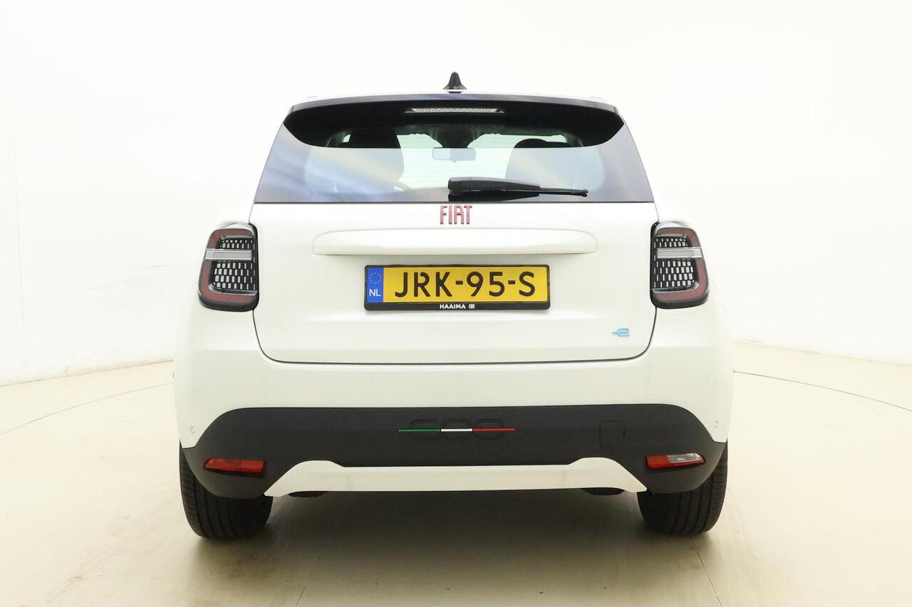 Fiat 600 600e RED 54 kWh | ¤ 10.000,- voordeel! | Apple Carplay | Climate control | Cruise control | LED koplampen | Keyless Start | Parkeersensor