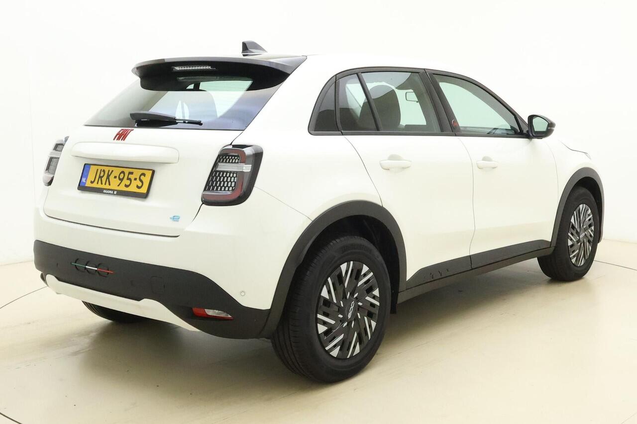 Fiat 600 600e RED 54 kWh | ¤ 10.000,- voordeel! | Apple Carplay | Climate control | Cruise control | LED koplampen | Keyless Start | Parkeersensor