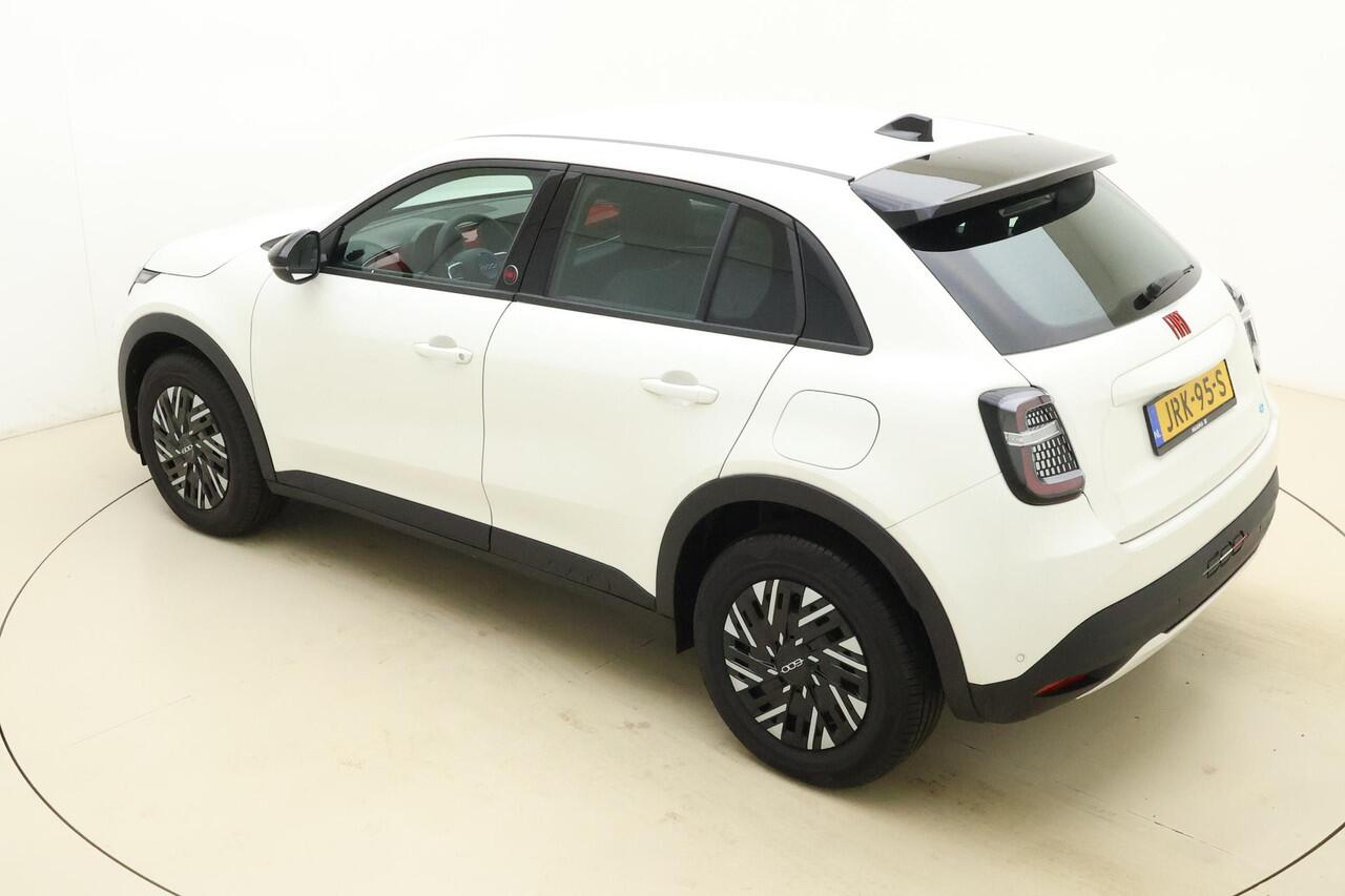 Fiat 600 600e RED 54 kWh | ¤ 10.000,- voordeel! | Apple Carplay | Climate control | Cruise control | LED koplampen | Keyless Start | Parkeersensor