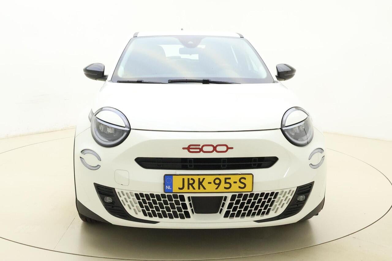 Fiat 600 600e RED 54 kWh | ¤ 10.000,- voordeel! | Apple Carplay | Climate control | Cruise control | LED koplampen | Keyless Start | Parkeersensor