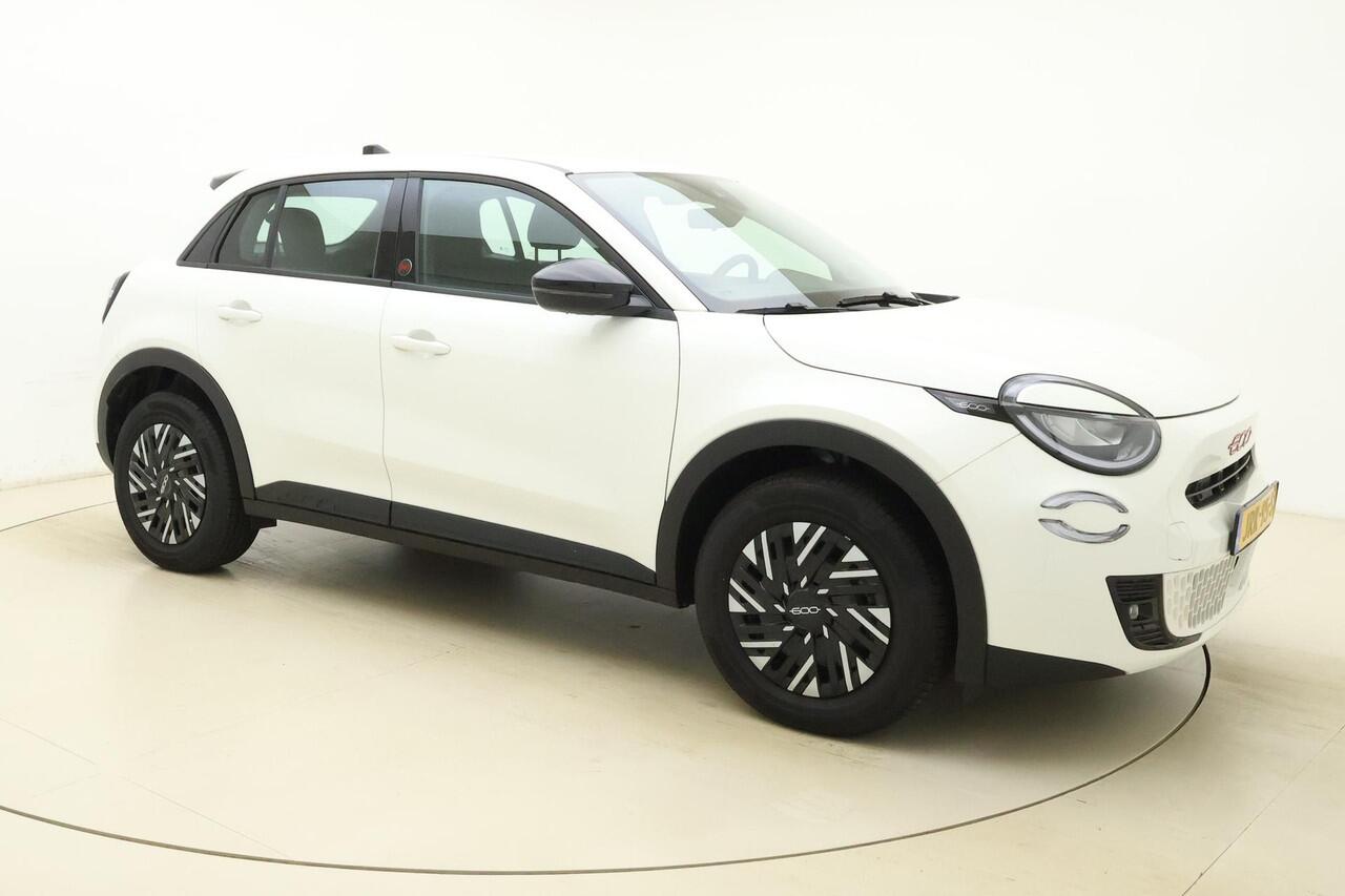 Fiat 600 600e RED 54 kWh | ¤ 10.000,- voordeel! | Apple Carplay | Climate control | Cruise control | LED koplampen | Keyless Start | Parkeersensor