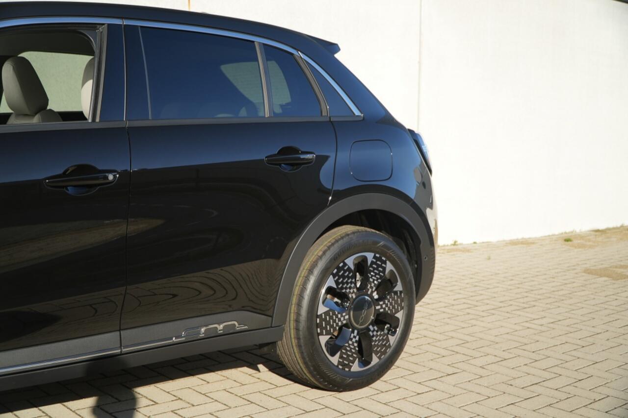 Fiat 600 600e La Prima 54 kWh | Navi | Camera | Carplay | 18"