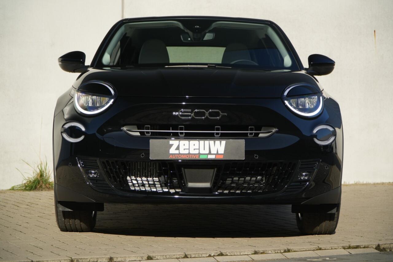 Fiat 600 600e La Prima 54 kWh | Navi | Camera | Carplay | 18"