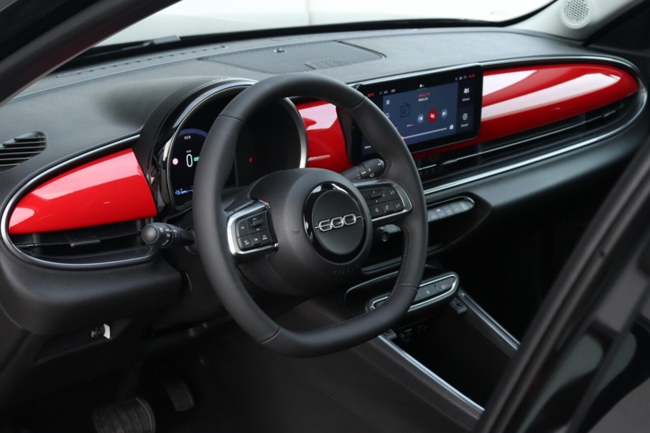 Fiat 600 600e RED 54 kWh | Carplay | Clima | Cruise | Direct Leverbaar