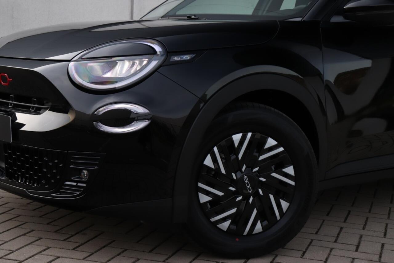 Fiat 600 600e RED 54 kWh | Carplay | Clima | Cruise | Direct Leverbaar