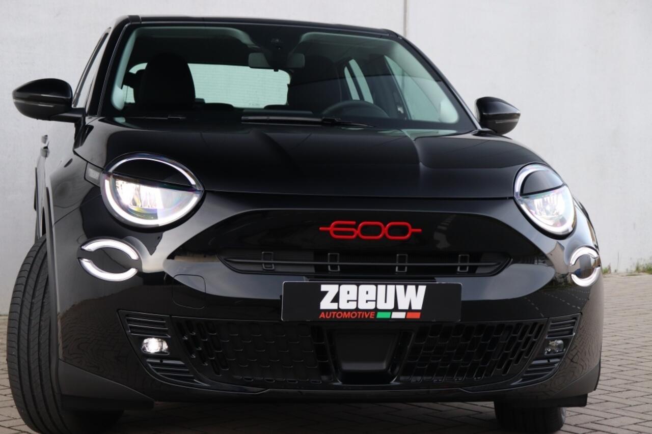 Fiat 600 600e RED 54 kWh | Carplay | Clima | Cruise | Direct Leverbaar