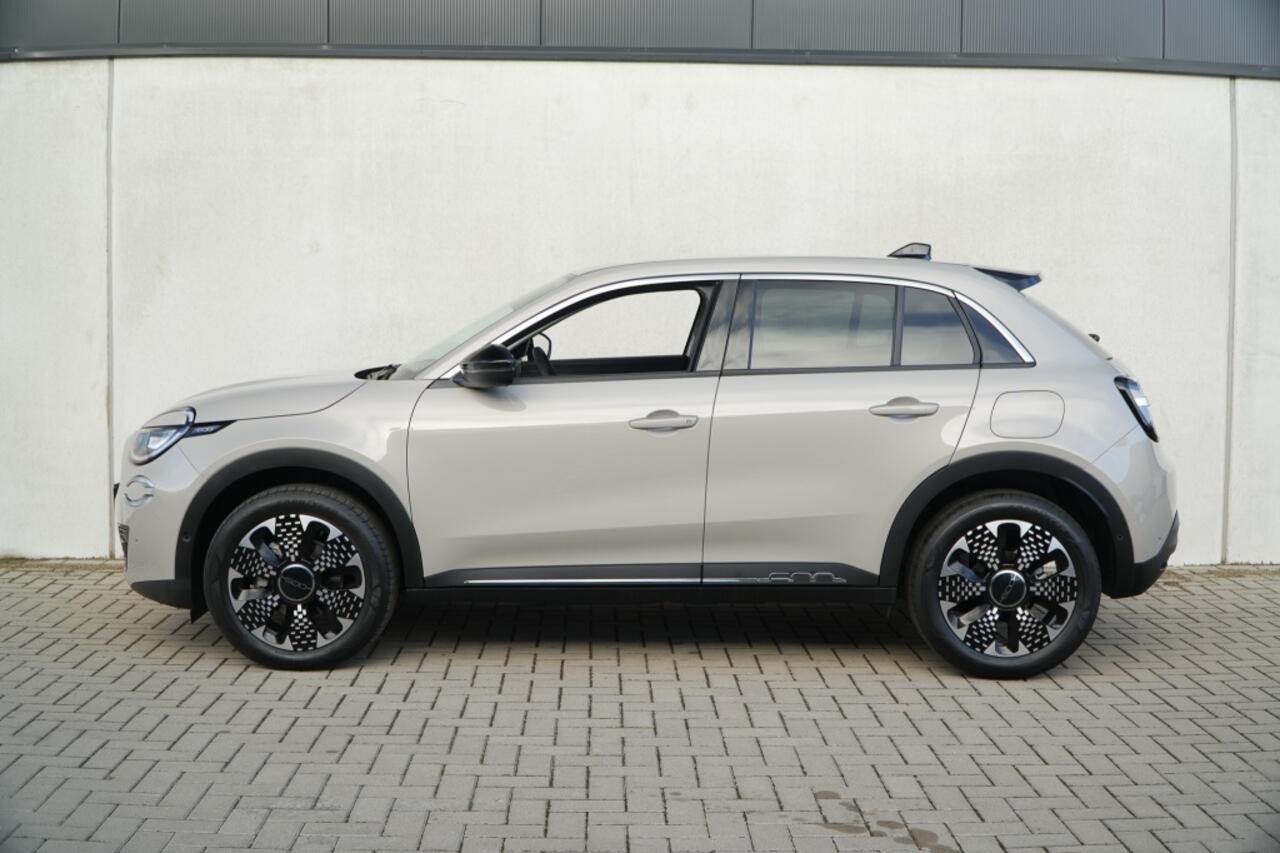 Fiat 600 600e La Prima 54 kWh | Navi | Camera | Carplay | 18"