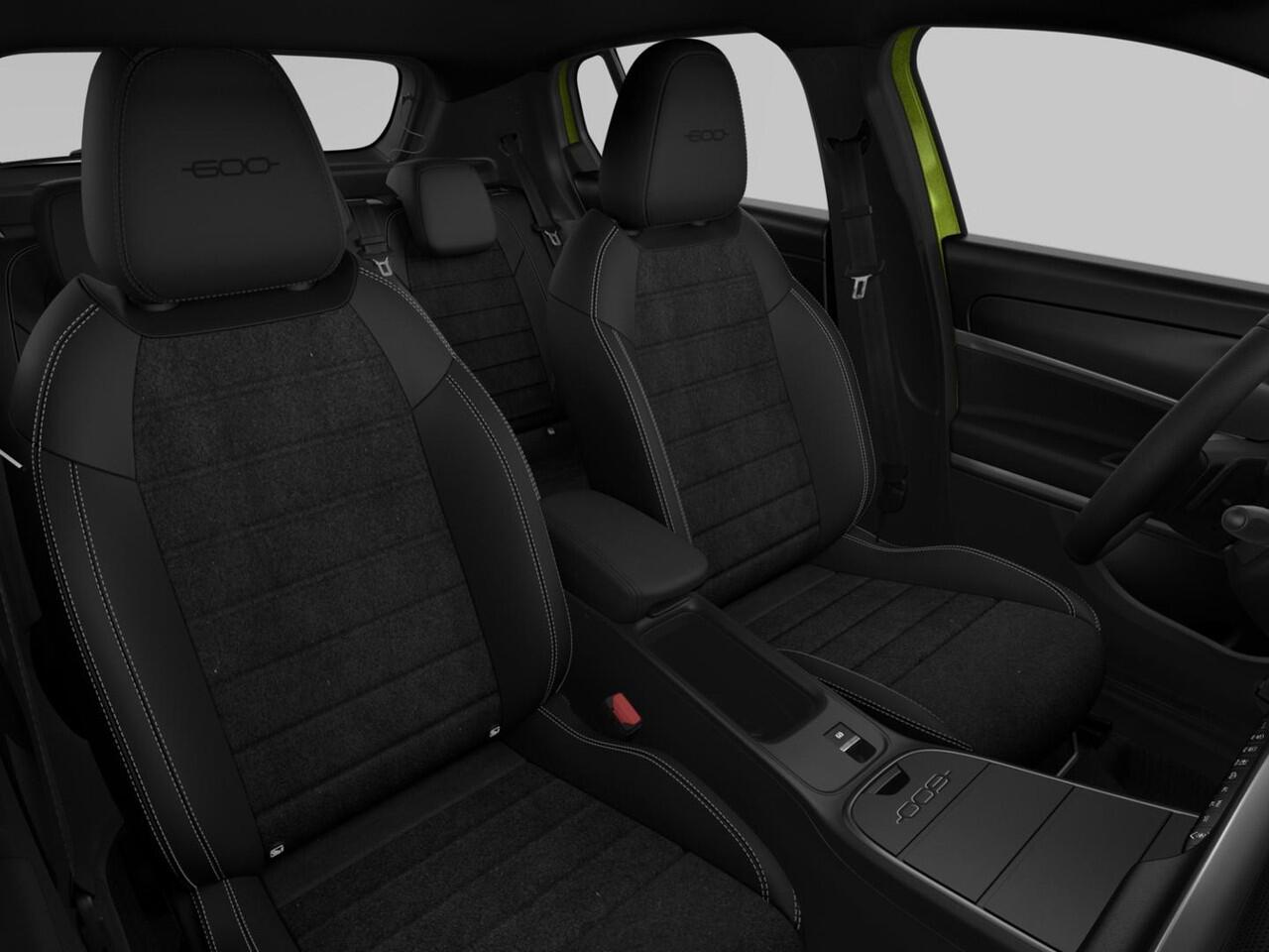 Fiat 600 1.2 145pk Hybrid Sport | Clima | Cruise | Navi | 18" | Winter Pack | Apple Carplay | BSM