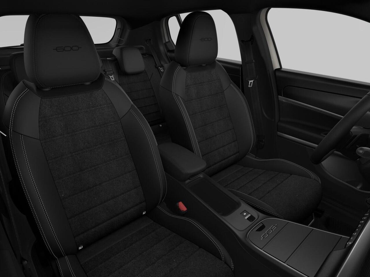 Fiat 600 1.2 145pk Hybrid Sport | Clima | Cruise | Navi | 18" | Winter Pack | Apple Carplay | BSM