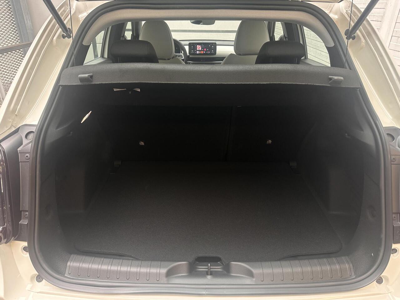 Fiat 600 Urban 1.2 Hybrid 145pk e-DCS6 | 8 JAAR GARANTIE! | APPLE CARPLAY / ANDROID AUTO | CLIMA | PARKEERSENSOREN | ISOFIX |