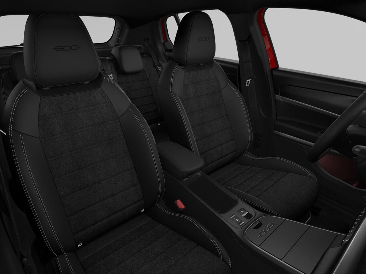Fiat 600 600e Sport 54 kWh | Clima | Adapt. Cruise | Navi | Winter Pack | Camera | 18" | Apple Carplay