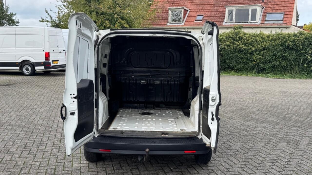 Fiat DOBLO 1.6 MJ 77KW 105PK EURO 6 3 ZITS BIJRIJDERSBANK/ AIRCO/ CRUISE CONTROL/ NAVIGATIE/ 100% DEALERONDERHOUDEN