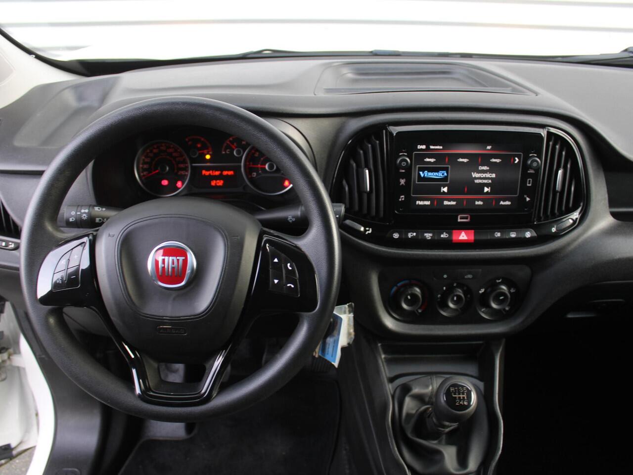 Fiat DOBLO Cargo 1.6 MJ L1H1 S Trekking | Navi | Cruise | Airco | Parkeersensoren achter | Apple Carplay/Android Auto | Dealeronderhouden |