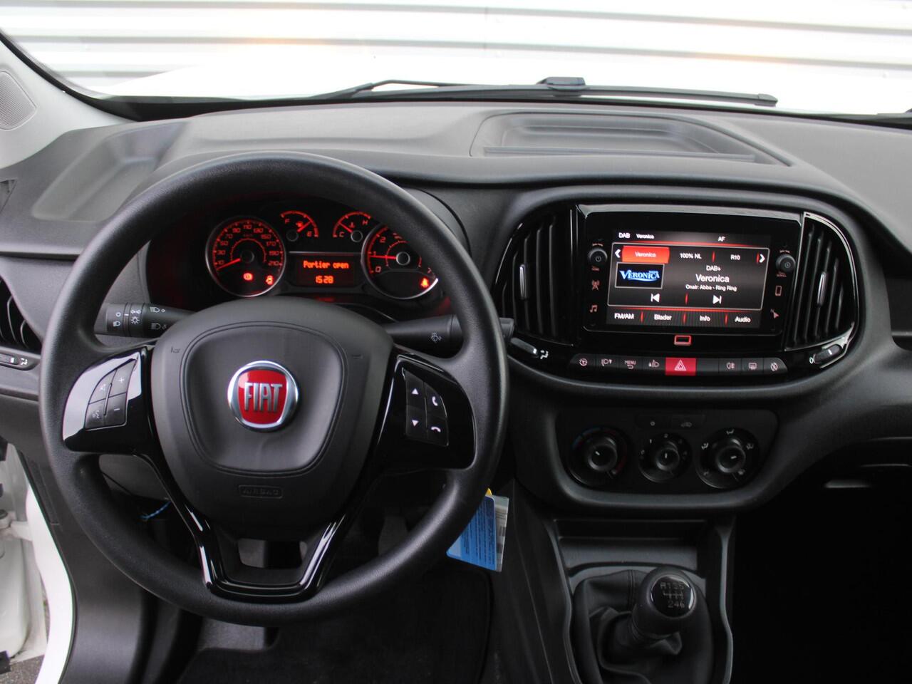 Fiat DOBLO Cargo 1.6 MJ L1H1 S Trekking | Navi | Cruise | Airco | Parkeersensoren achter | Apple Carplay/Android Auto |