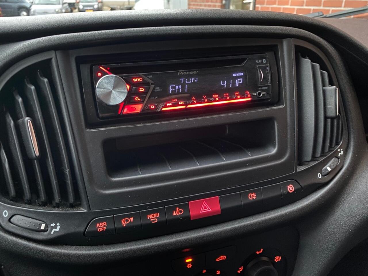 Fiat DOBLO Cargo 1.6 MJ L1H1 105PK AIRCO 6-VERSNELLINGEN ACHTERDEUREN