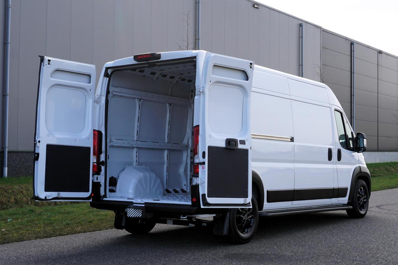 Fiat DUCATO 35H HD 2.2 MultiJet L3H2 180 pk |Automaat |Trekhaak 3000KG |360 graden parkeerassistent met camera |Digitale achteruitrijcamera |Apple carplay |Android auto |Cruise |Climate