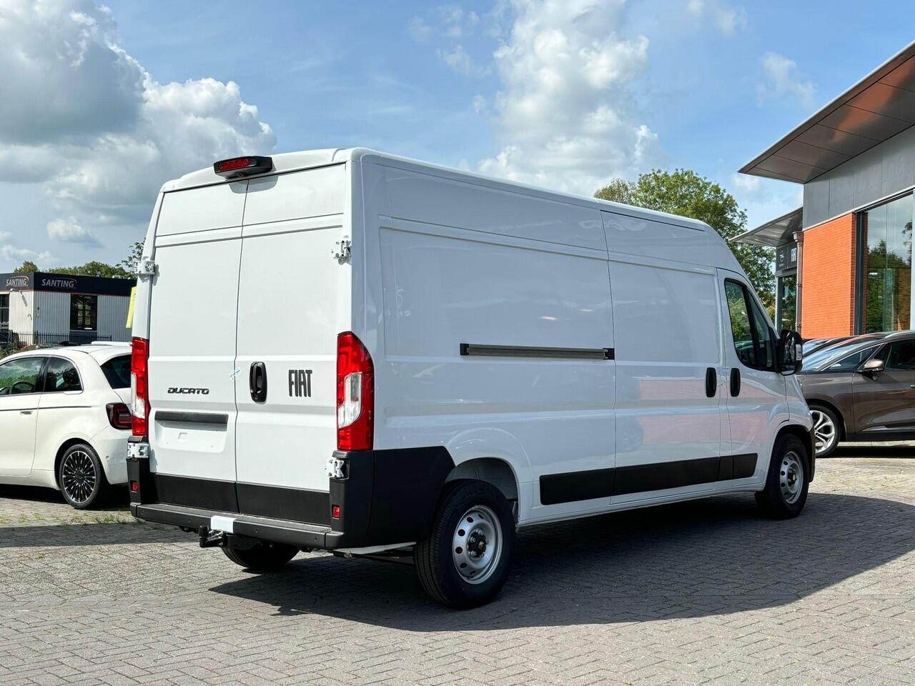 Fiat DUCATO 2.2 MultiJet 180 S&S L3H2 3.5t Uit voorraad leverbaar! | Levering 2024! | Automaat | Navigatie | Laadruimte afwerking | Trekhaak