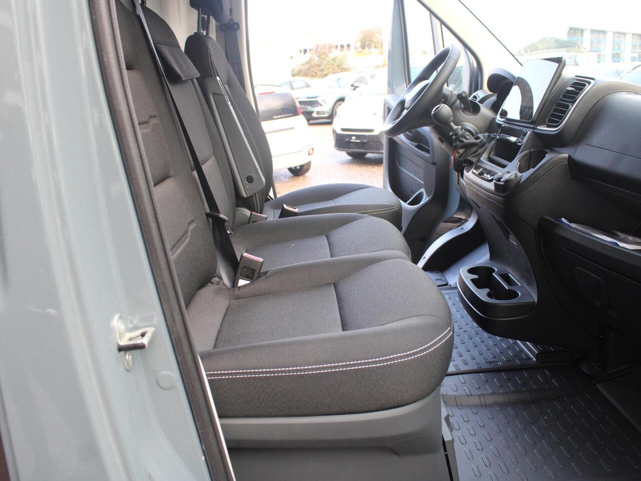 Fiat DUCATO 2.2 MultiJet L3H2 140pk MT 3.3t | 270° | Laadruimte afw. | All Season | Dubbel Veerblad | Clima | Navi | Carplay | Digital Cockpit | Premium | Camera | Beschikbaarheid in overleg !