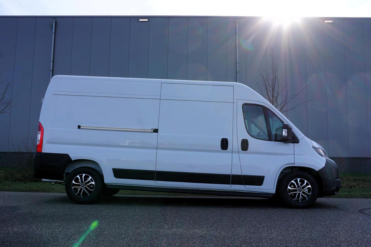 Fiat DUCATO 2.2 MultiJet 140 L3H2 3.5t v/a ¤605,- p-maand |Automaat |140 pk |Betimmering |Nieuw |Camera |Cruise |Airco |Verzwaard |Bluetooth media en telefonie |DAB radio |Parkeersensoren |3500 KG verzwaard