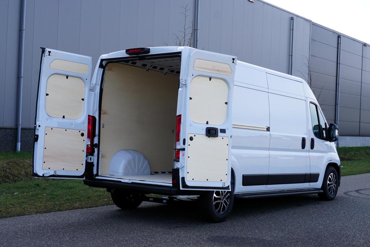 Fiat DUCATO 2.2 MultiJet 140 L3H2 3.5t v/a ¤605,- p-maand |Automaat |140 pk |Betimmering |Nieuw |Camera |Cruise |Airco |Verzwaard |Bluetooth media en telefonie |DAB radio |Parkeersensoren |3500 KG verzwaard