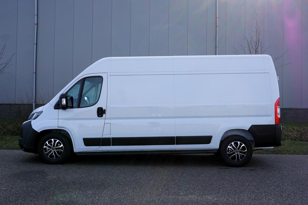 Fiat DUCATO 2.2 MultiJet 140 L3H2 3.5t v/a ¤605,- p-maand |Automaat |140 pk |Betimmering |Nieuw |Camera |Cruise |Airco |Verzwaard |Bluetooth media en telefonie |DAB radio |Parkeersensoren |3500 KG verzwaard